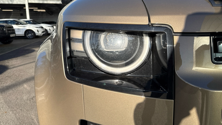 Land Rover Defender 3.0 D250 X-Dynamic SE 90 3dr Auto Diesel Estate